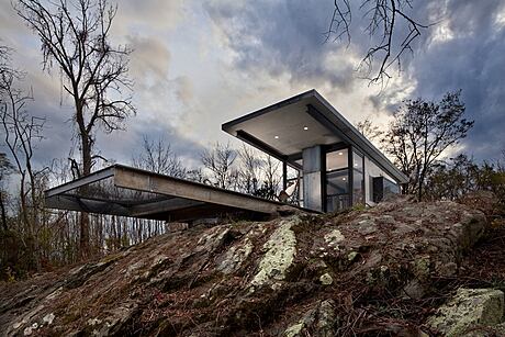 Lost Whiskey Cabin: Minimalist Retreat in Virginia - 1