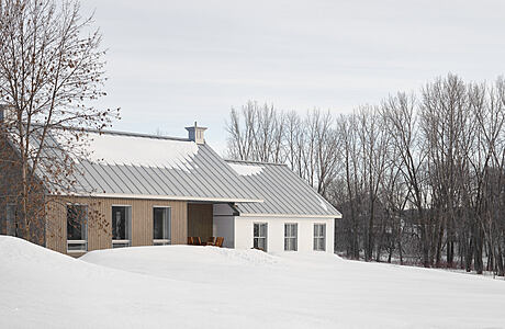 Les Bases: A Modern Eco-Home in Canada’s Heritage Heartland