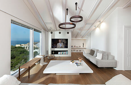 The Penthouse with Balconies: Where Elegance and Panoramic Views Unite