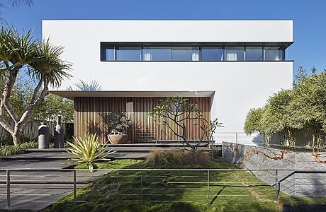 C House: Sleek Design Meets Coastal Living