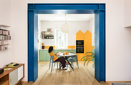 Casa Buondelmonti: A Modern Colorful Retreat in Rome
