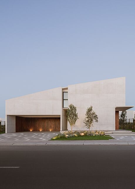 Casa Prisma: Geometric Elegance in Querétaro City - 1