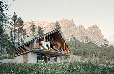 House Conturines: Modern Alpine Luxury in Italy’s Val Badia