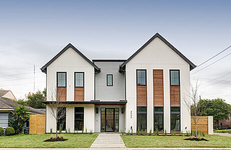 Sunburst Residence: Bellaire’s Corner Lot Jewel