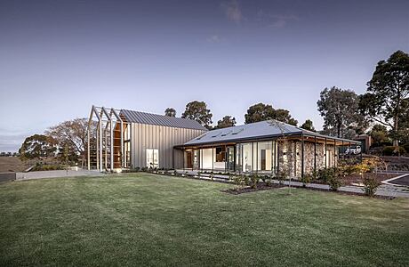 Woorarra House: Blending Timeless Design with Nature