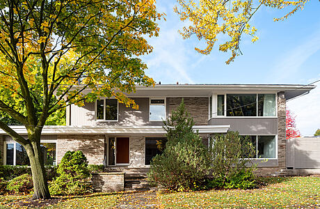 House 21: Mid-Century Modern Meets Contemporary Family Life