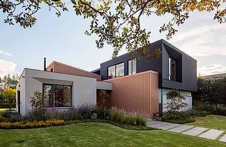 ME House: Crafting Future-Ready Spaces in Ecuador