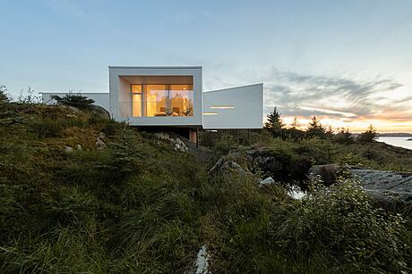 Villa Austevoll: Saunders Architecture’s Coastal Haven - 1