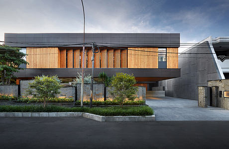 The Anthracite House: A Vision of Modern Elegance