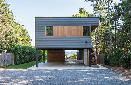 North Fork Bay House: A Modern Modular Retreat in New York