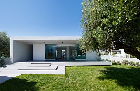 Olea House: A Modern Oasis in Pátrai