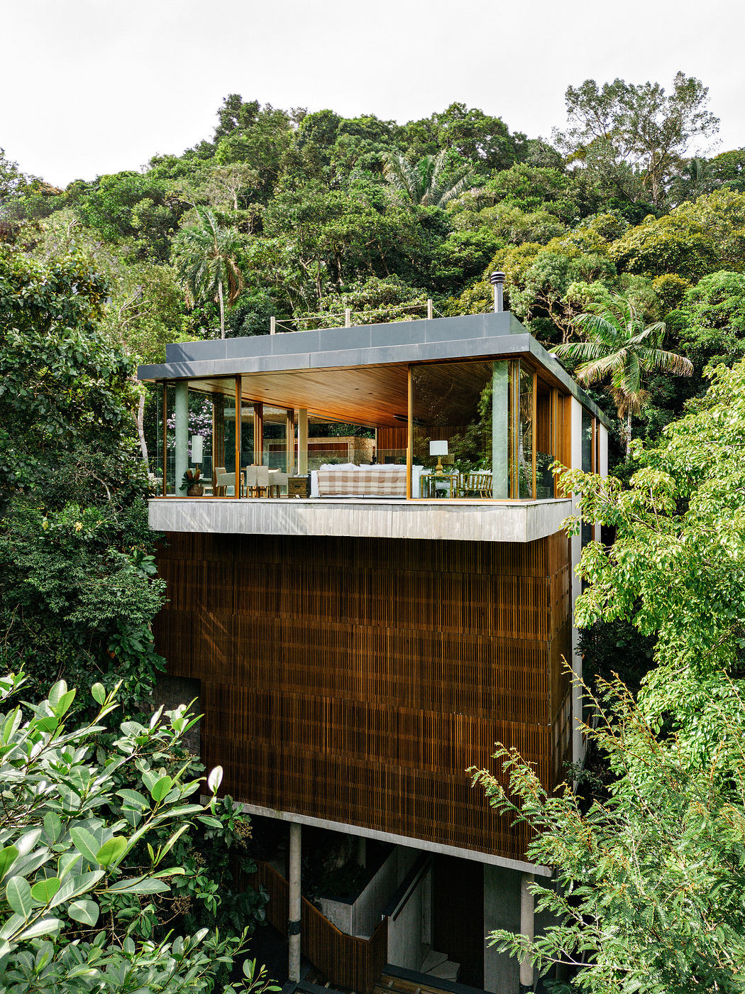 VJC Iporanga House: A Brazilian Retreat of Design and Serenity - 1