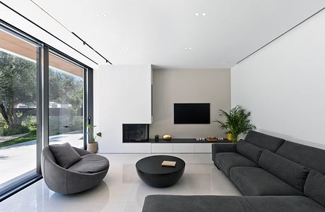 L2 Residence: A Patras House with a Unique L-Shape