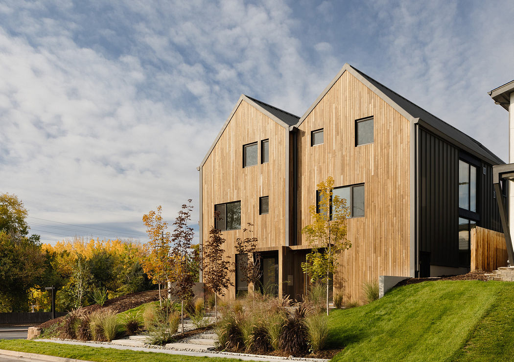 Englewood Duplex: Modern Living Meets Mountain Views - 1