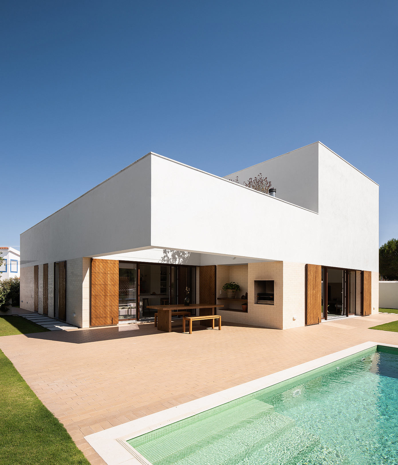 001-brejos-da-carregueira-house-inside-portugals-contemporary-holiday-home.jpg