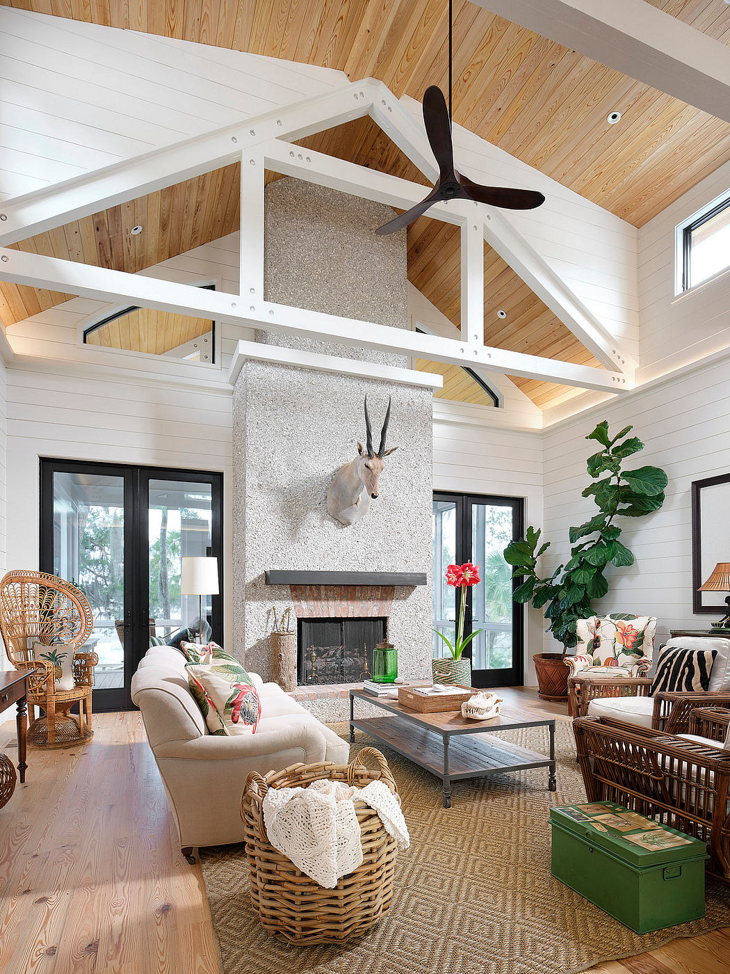 Contemporary Dogtrot: A Breathtaking Waterfront Retreat in Beaufort