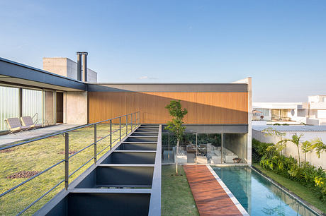 Ribas House: Estúdio MRGB's Concrete & Steel Masterpiece