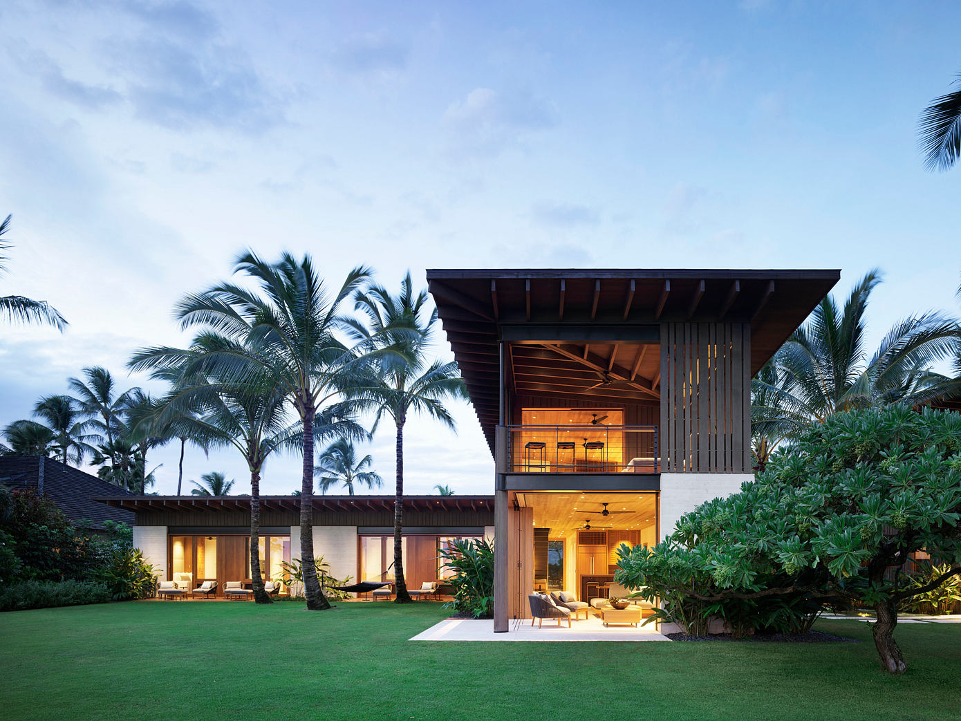 hale-nukumoi-hawaiian-beach-house-by-walker-warner-005
