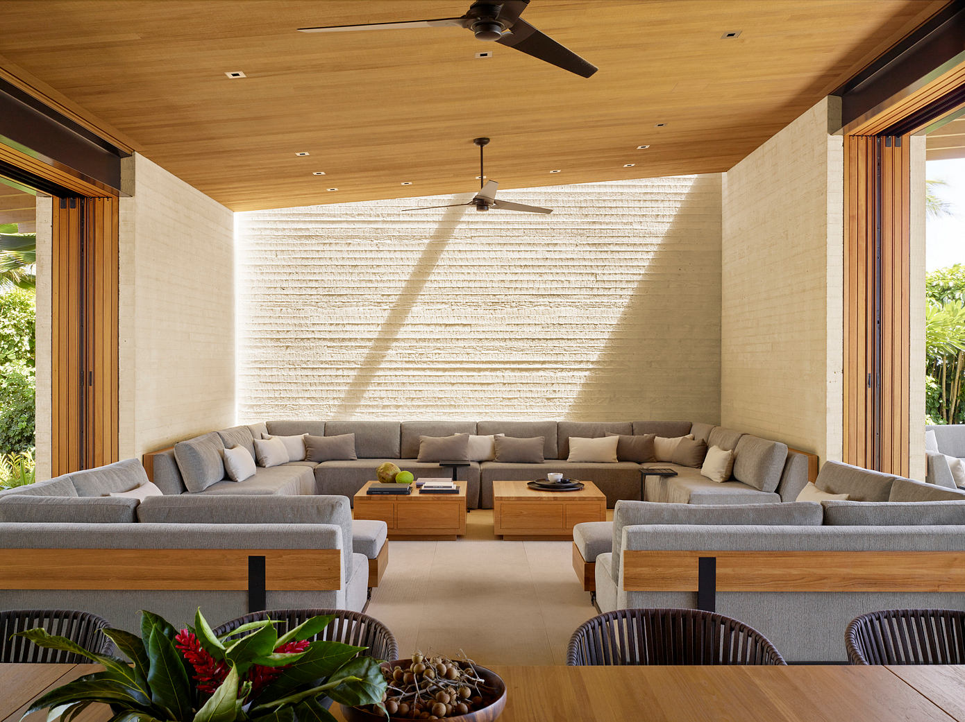 hale-nukumoi-hawaiian-beach-house-by-walker-warner-009