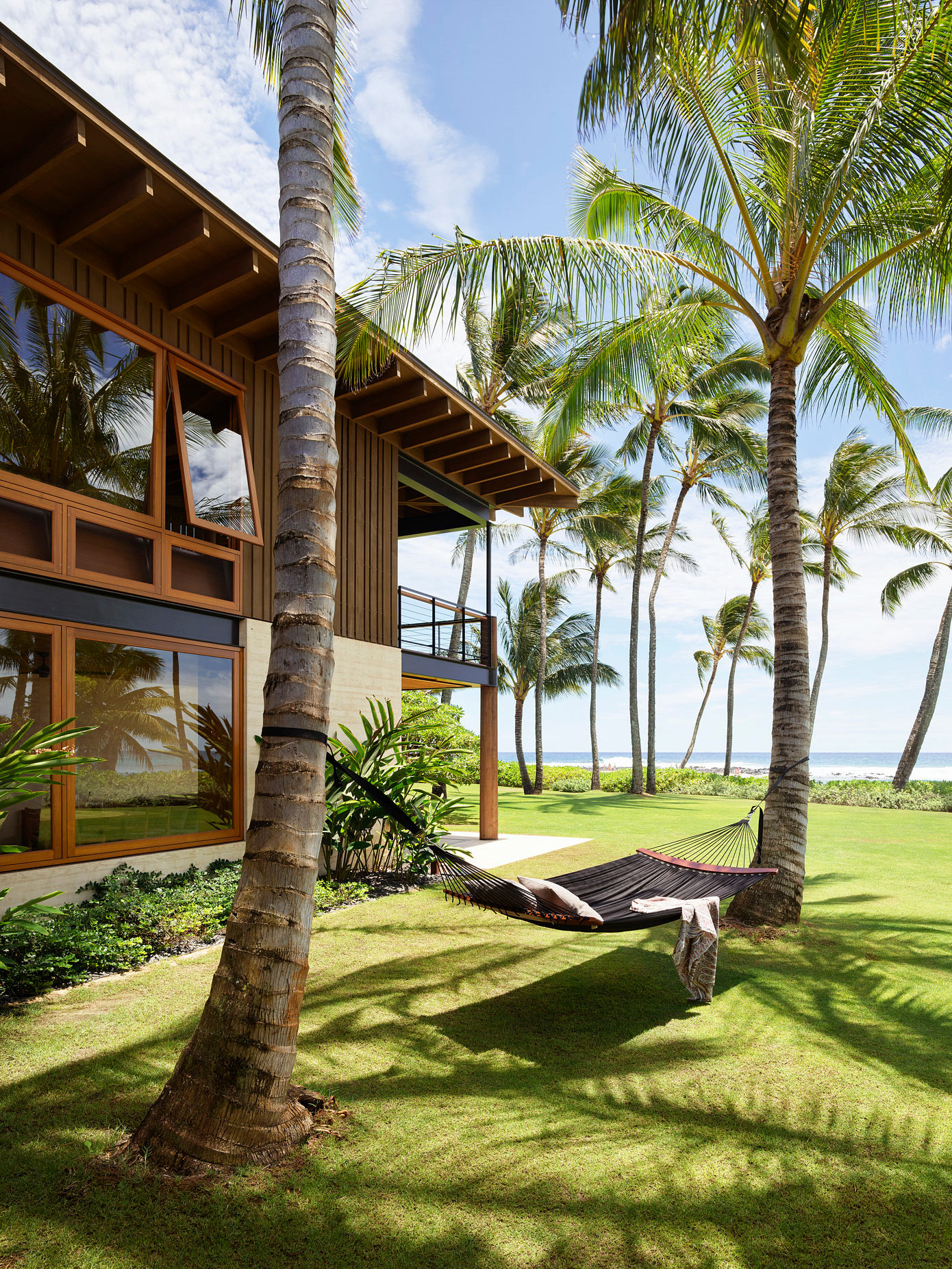 hale-nukumoi-hawaiian-beach-house-by-walker-warner-010