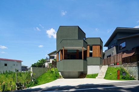 Hokusutsu Polygon House Combines Greenbelt With Hilly Streetscape - 1