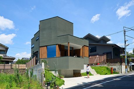 Hokusutsu Polygon House Combines Greenbelt With Hilly Streetscape - 9