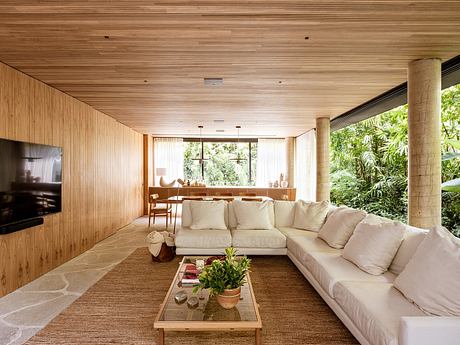 Campo Verde House Creates a Tropical Oasis for Family in São Paulo - 1