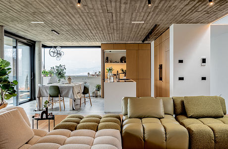 Design Che Accoglie: Elegance Meets Wellbeing in Private Residence