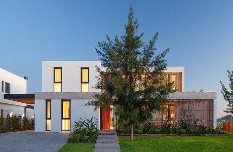 Tom House by Lattes Salinas Arquitectos
