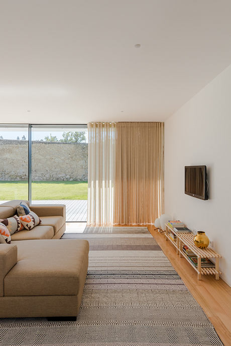 Touguinha House by Raulino Silva Arquitecto - 1
