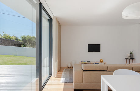 Touguinha House by Raulino Silva Arquitecto