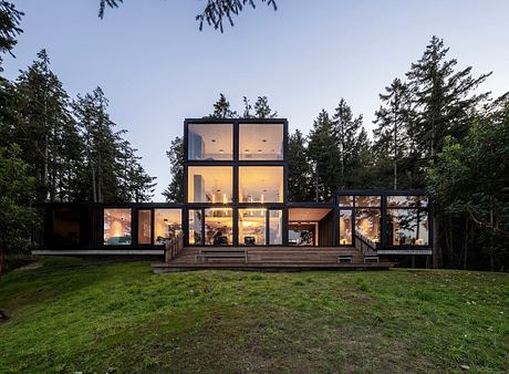 Discovery Bay House by Dekleva Gregorič Architects - 10