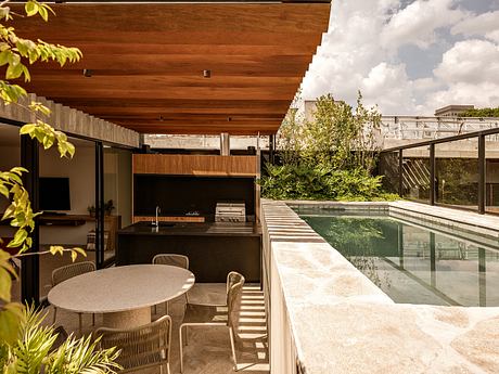 Campo Verde House Creates a Tropical Oasis for Family in São Paulo - 13