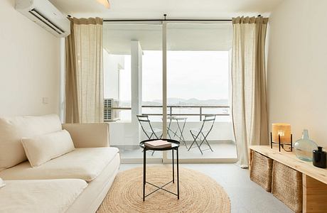 Bahia Apartment Brings Mediterranean Vibes to 1970’s Apartment in Spain
