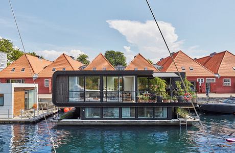Floating House in Copenhagen designed by Garde Hvalsøe Offers Luxurious Boating Life