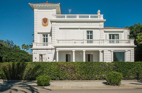 Modernism Villa by Veronica Mimoun Studio