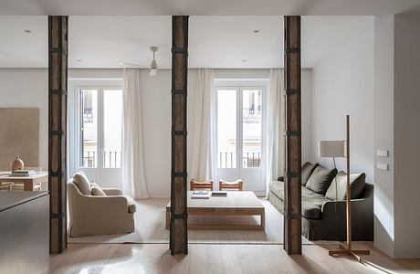 Renovation in Tribunal by Donaire Milans Arquitectos