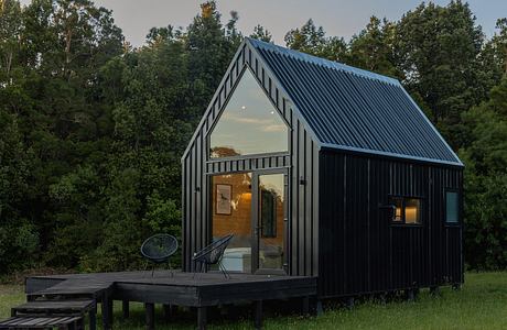 Tiny Auro Cabin Celebrates the Beauty of Nature in Puerto Varas