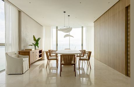 Japandi Apartment is an Oasis Amid the Urban Chaos of Panama City