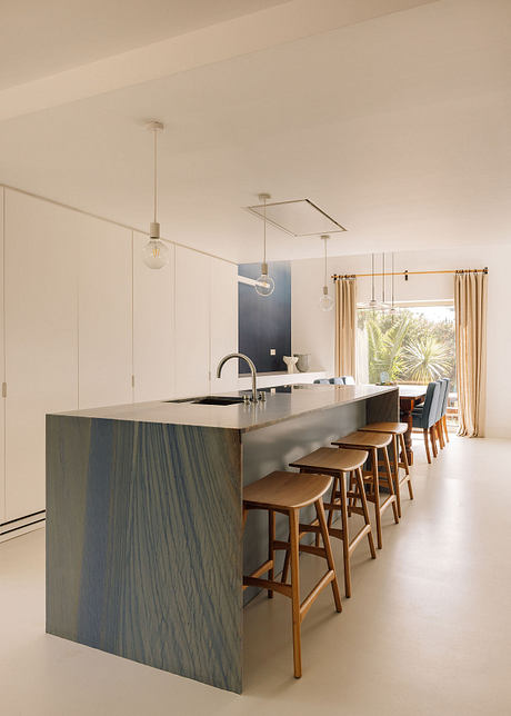 AIP Azóia Villa Merges with Nature Above the Cliffs of Portugal’s Azóia - 4