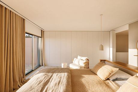 AIP Azóia Villa Merges with Nature Above the Cliffs of Portugal’s Azóia - 6