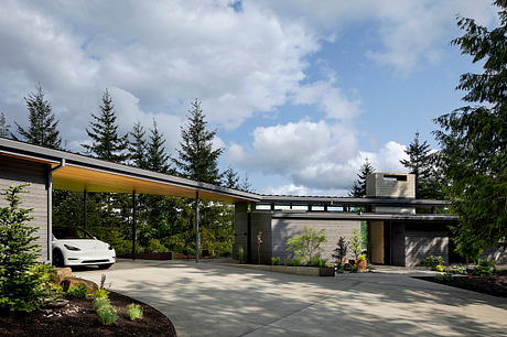 Academy Highlands: Contemporary Home Integrated into its Natural Environment - 9