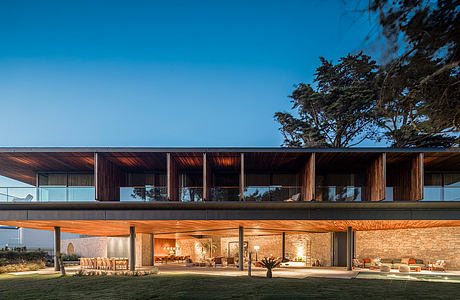 Tejo House by Fernando Guerra | FG+SG