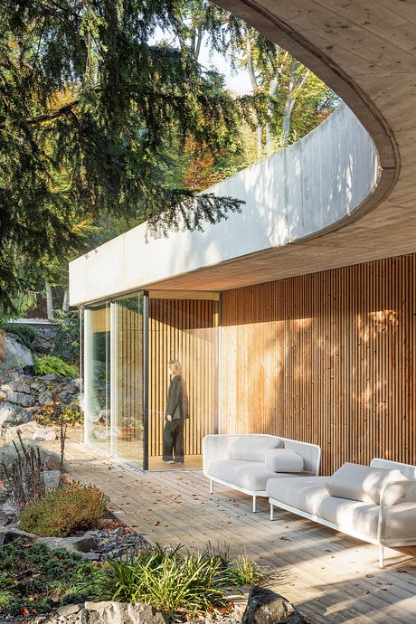 Banánka House features Y-Shaped Floor Plan Dividing Garden into Segments - 10