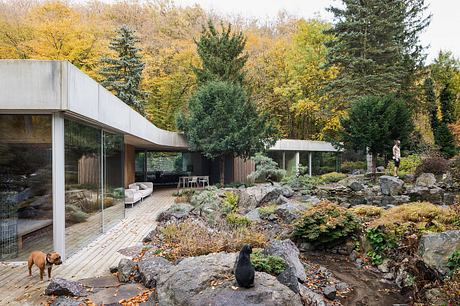 Banánka House features Y-Shaped Floor Plan Dividing Garden into Segments - 11