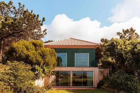 AIP Azóia Villa Merges with Nature Above the Cliffs of Portugal’s Azóia - 9