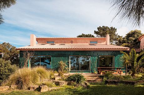 AIP Azóia Villa Merges with Nature Above the Cliffs of Portugal’s Azóia - 10
