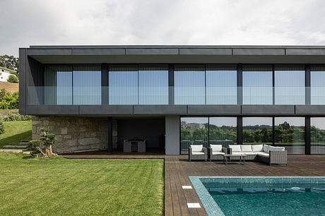 Casa da Encosta by Ricardo Azevedo Arquitecto - 1