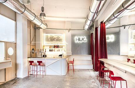 HUG Bistro by Quinzii Terna Architecture