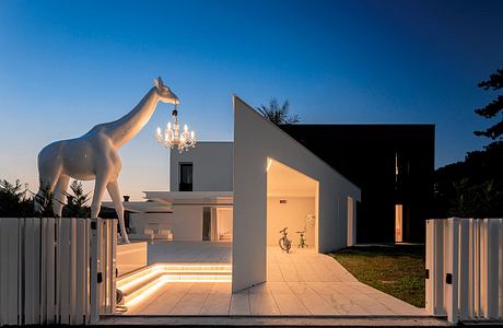 INOUT House by 3ndyStudio